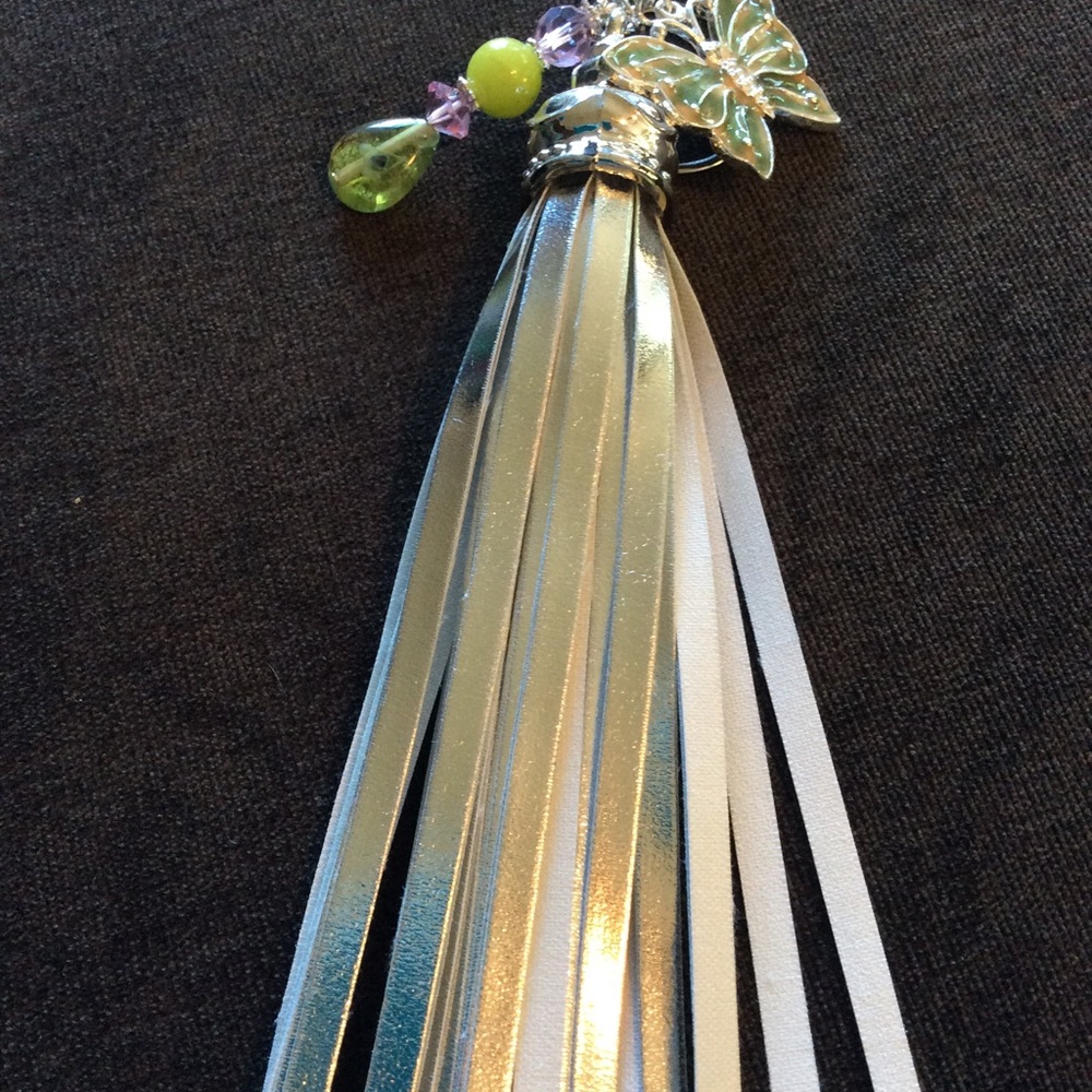 Silver vegan purse tassel with butterfly charm - Picture 2 of 7